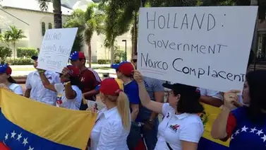 Venezolanos de Miami protestan frente al Consulado de Holanda por liberación de Carvajal Venezolanos de Miami protestan frente al Consulado de Holanda por liberación de Carvajal