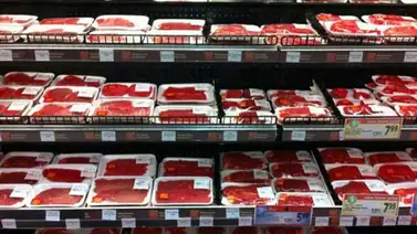 Hombre insertó agujas en carne empacada Hombre insertó agujas en carne empacada