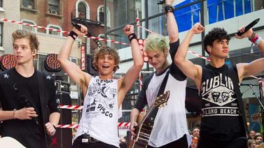 5 Seconds of Summer disfruta mucho más que unos segundos de verano
