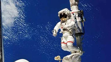 Cinco improvisaciones en la historia de los astronautas