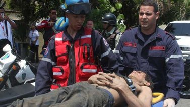 Rescatan a un hombre enterrado vivo en cementerio de La Guaira