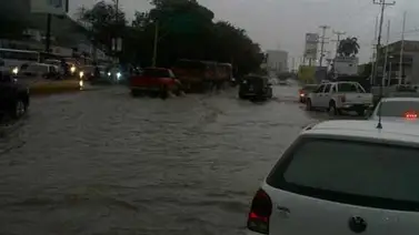 Centro de Puerto La Cruz colapsado por fuertes lluvias Centro de Puerto La Cruz colapsado por fuertes lluvias