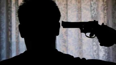 Quiso tomarse una selfie con un arma y se disparó por error