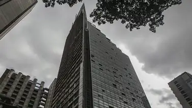 Otras 105 familias son desalojadas de la Torre de David Otras 105 familias son desalojadas de la Torre de David