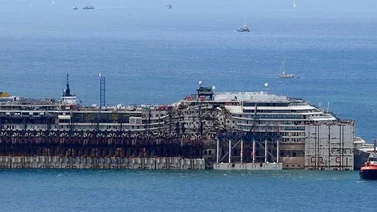 Costa Concordia completa su último viaje
