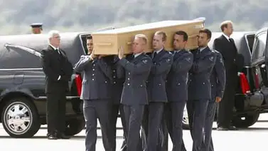 Holanda cierra semana negra con llegada de últimos restos humanos del MH17 Holanda cierra semana negra con llegada de últimos restos humanos del MH17