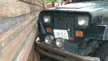 Niño de 3 años provoca el choque de un jeep Niño de 3 años provoca el choque de un jeep