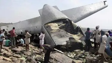 Fallecen 7 ocupantes al estrellarse helicóptero militar en la India Fallecen 7 ocupantes al estrellarse helicóptero militar en la India