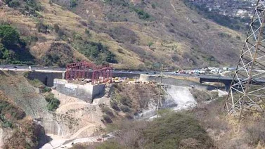 Construcción de viaducto en la Valle-Coche culminará a finales de octubre