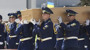 Cadáveres del vuelo de Malaisya Airlines fueron despedidos en Járkov Cadáveres del vuelo de Malaisya Airlines fueron despedidos en Járkov