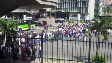 Estudiantes de la UNEFA vuelven a las calles