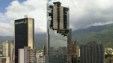 Trasladan primeras familias de la Torre de David