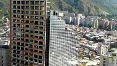 Les cayó la noche a los habitantes de la Torre David