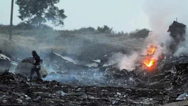 Rebeldes entregan las cajas negras del Boeing-777 a representantes malasios