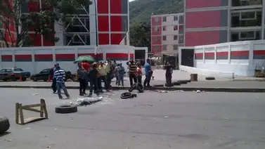 FOTOS: Trabajadores de Misión Vivienda protestan en Antímano