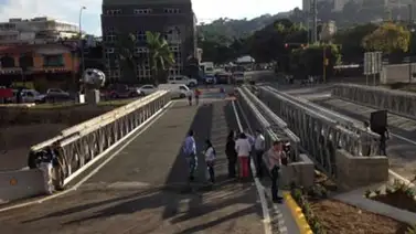 Instalan puente entre Bello Monte y Francisco Fajardo en Caracas Instalan puente entre Bello Monte y Francisco Fajardo en Caracas