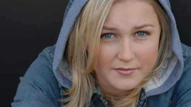 Fallece actriz de El Patriota Skye McCole Bartusiak a los 21 años