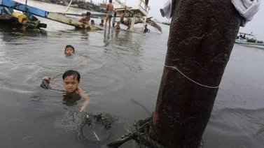 El tifón Rammasun deja 12 muertos en Filipinas