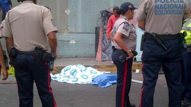 Asesinan a un hombre frente al Mercado La Hoyada