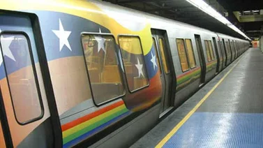 Congestionada línea 1 del Metro por ingreso de usuaria en la vía