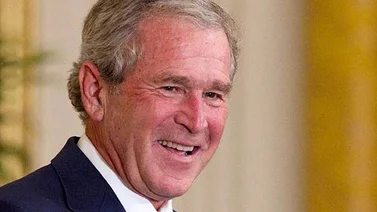 Expresidente Bush se somete a segunda operación de rodilla