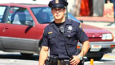 El "policía sexy" de San Francisco arrasa en internet El "policía sexy" de San Francisco arrasa en internet