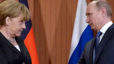 Merkel y Putin discuten esfuerzos para impulsar paz en Ucrania Merkel y Putin discuten esfuerzos para impulsar paz en Ucrania