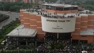 Lanzaron bombas lacrimógenas en la UFT