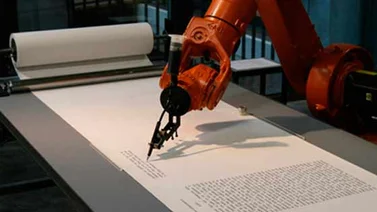Robot escribe una Torá más rápido que un rabino