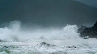 El tifón "Neoguri" golpea con fuerza a Japón El tifón "Neoguri" golpea con fuerza a Japón