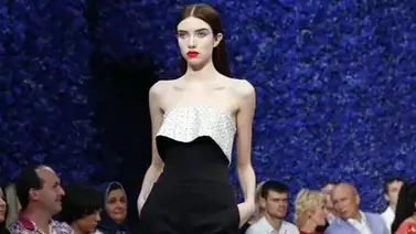 La Alta Costura de Dior actualiza la historia entre orquídeas blancas La Alta Costura de Dior actualiza la historia entre orquídeas blancas