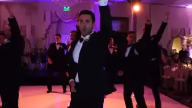 VIDEO: Y así este chico sorprendió a su esposa en plena boda VIDEO: Y así este chico sorprendió a su esposa en plena boda
