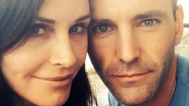 Courteney Cox se compromete con el músico Johnny McDaid