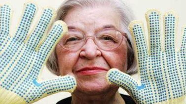Murió la inventora del material que se usa en chalecos antibalas