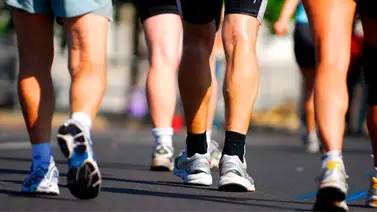 Cuatro amigos ingleses viajan a pie hacia el Mundial de Brasil Cuatro amigos ingleses viajan a pie hacia el Mundial de Brasil