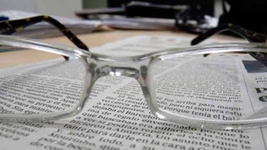 ¿Realmente usar lentes debilita la vista?