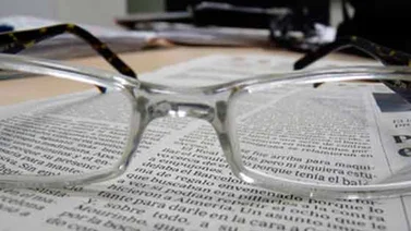 ¿Realmente usar lentes debilita la vista?
