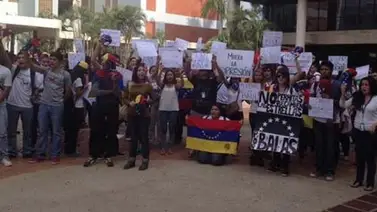 FOTOS: Estudiantes realizaron pancartazo en la URBE FOTOS: Estudiantes realizaron pancartazo en la URBE