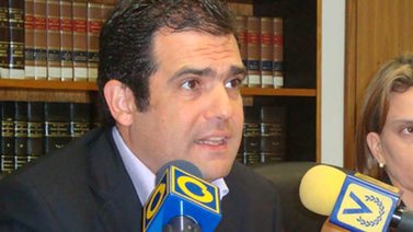 Privan de libertad a abogado del Foro Penal Venezolano