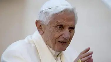 Benedicto XVI asistirá a la canonización de Juan Pablo II y Juan XXIII Benedicto XVI asistirá a la canonización de Juan Pablo II y Juan XXIII