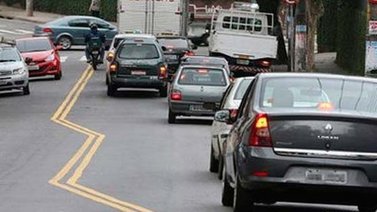 Las líneas en zig zag que confunden a conductores en Sao Paulo