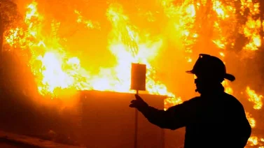 ¿Por qué los bomberos en Chile no quieren que les paguen?