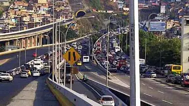 Caracas – La Guaira presenta fuerte retraso Caracas – La Guaira presenta fuerte retraso