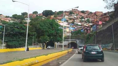 Paramédico herido tras golpearse con nylon en túnel de El Paraíso, informó El Troudi