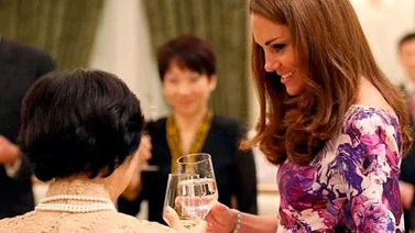 Guillermo desata rumores de embarazo que Kate desmiente tomando vino