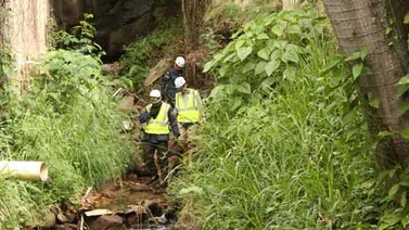 Expertos de ambiente y riesgos de Chacao inspeccionan quebradas