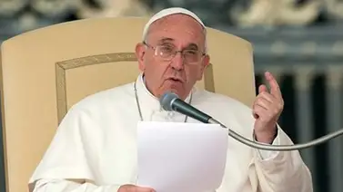 Papa Francisco mantiene el banco del Vaticano Papa Francisco mantiene el banco del Vaticano