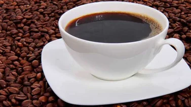 ¿Realmente la cafeína deshidrata?