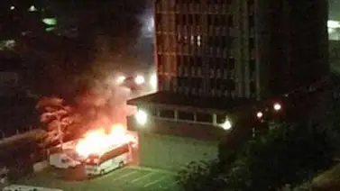 Quemaron seis vehículos en estacionamiento de Ministerio de Educación en Zulia Quemaron seis vehículos en estacionamiento de Ministerio de Educación en Zulia
