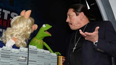 Danny Trejo comete una "locura" al bailar y cantar en "Muppets Most Wanted"